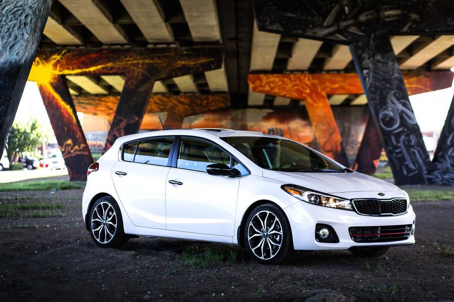  Kia Forte5 2016 года  (фото 1 из 37)
